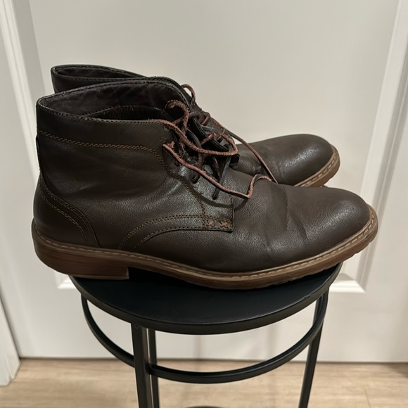 Stylish Boots - Picture 1 of 4